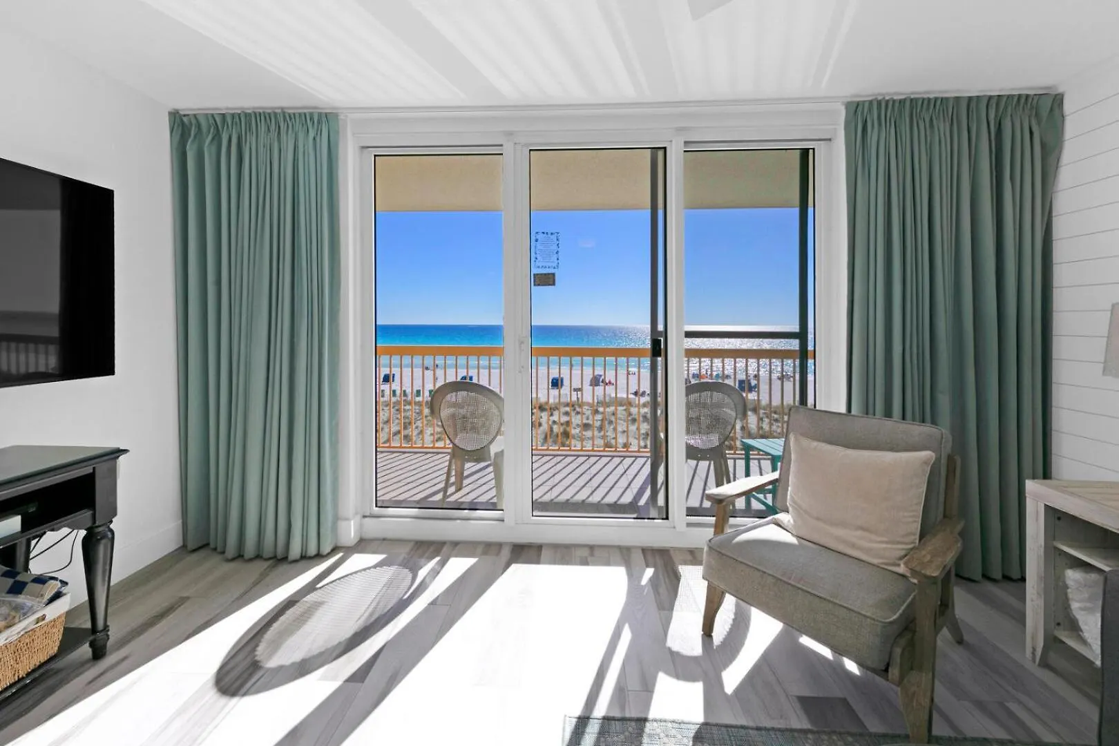 Beautiful Updated Pelican Beach Unit!!! Destin