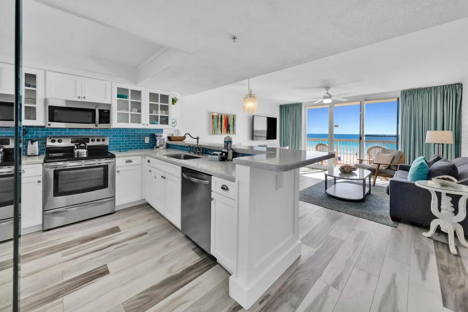 Beautiful Updated Pelican Beach Unit!!! Destin Holiday home